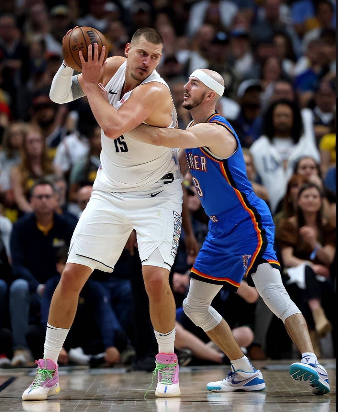 还是客厅里 还是客厅里